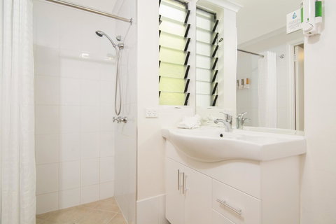 Port Douglas Motel - Winery Find 42