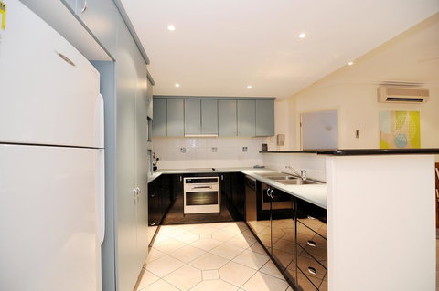 Oasis At Palm Cove - Winery Find 29