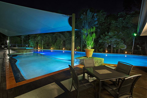 Oasis At Palm Cove - Winery Find 5