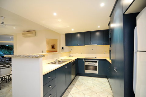 Oasis At Palm Cove - Winery Find 20