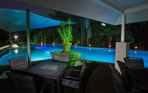 Oasis At Palm Cove - Winery Find 8