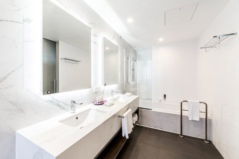 Sage Hotel James Street - Winery Find 16