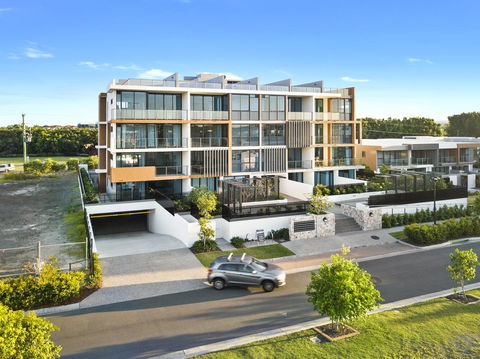 The Residences At The Peninsula - Winery Find 8