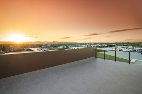 The Residences At The Peninsula - Winery Find 2