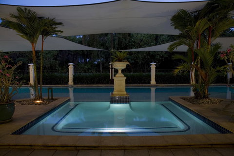 Mandalay Luxury Beachfront Apartments - Winery Find 4