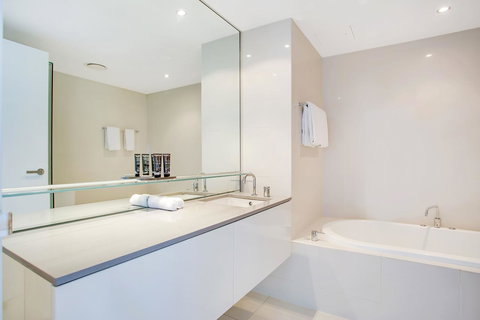 Mantra Circle On Cavill - Winery Find 37