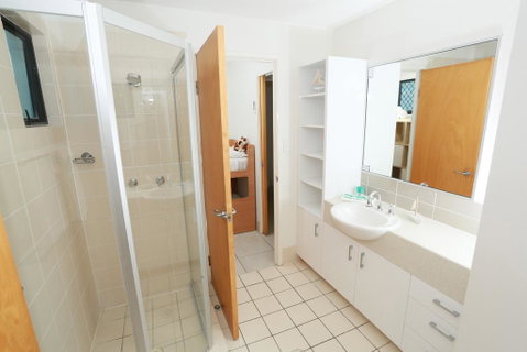 Beach Club Resort Mooloolaba - Winery Find 25