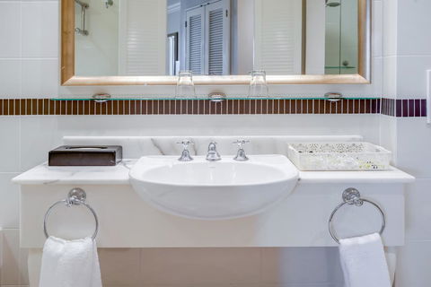 InterContinental Sanctuary Cove Resort, An IHG Hotel - Winery Find 12