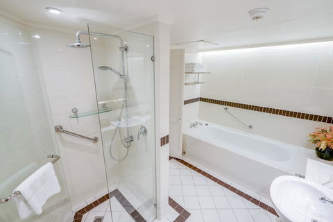 InterContinental Sanctuary Cove Resort, An IHG Hotel - Winery Find 2