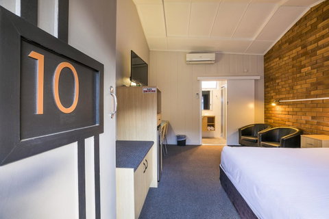 Downs Motel - Winery Find 3