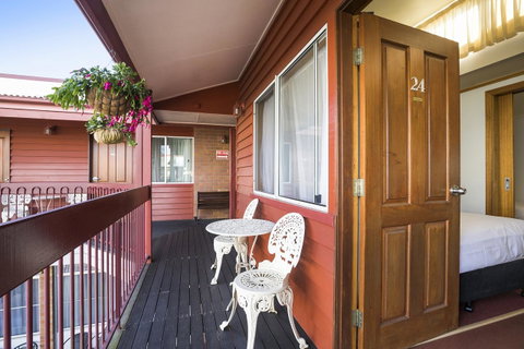 Downs Motel - Winery Find 6