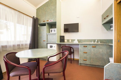 Downs Motel - Winery Find 7