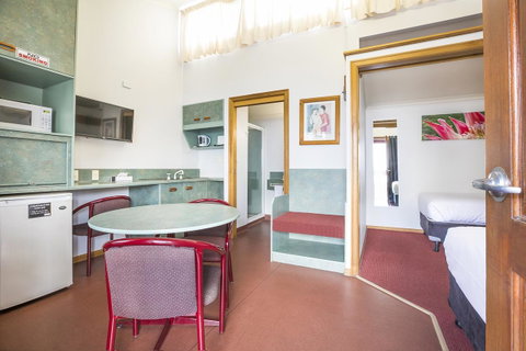 Downs Motel - Winery Find 11