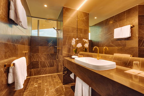 Eatons Hill Hotel - Winery Find 11