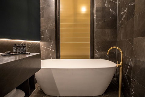 Eatons Hill Hotel - Winery Find 27