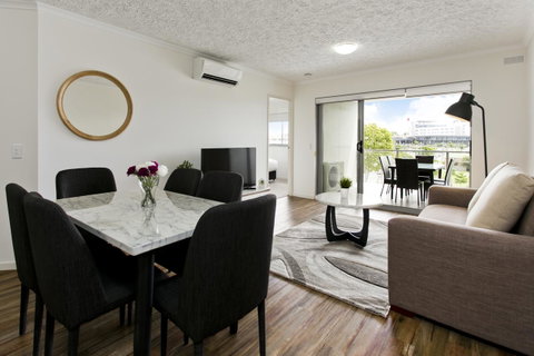 Arise Princess Regent Apartments - Winery Find 11