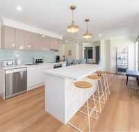 Waterfront Theme Park Getaway - Winery Find