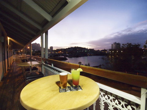 Oaks Townsville Metropole Hotel - Winery Find 7