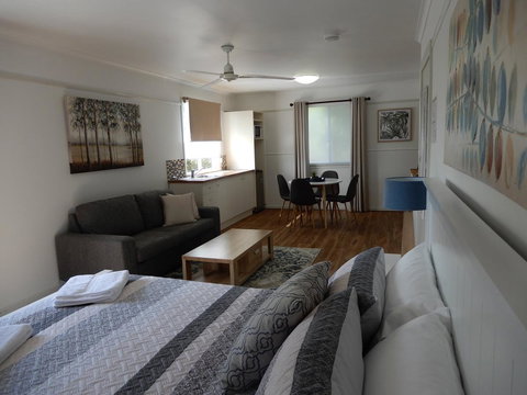 Malanda Manor Guesthouse - Winery Find 19