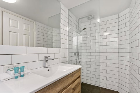Dockside Apartments Mooloolaba - Winery Find 2