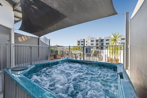 Dockside Apartments Mooloolaba - Winery Find 10