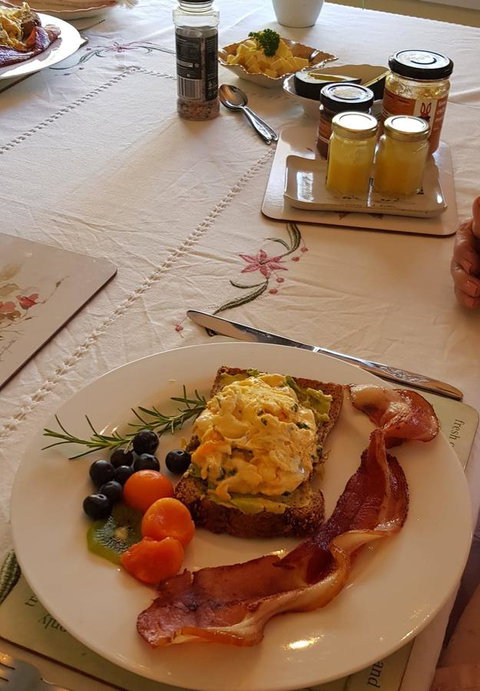 Manitzky Magic -B&B Home With Heart - Winery Find 12