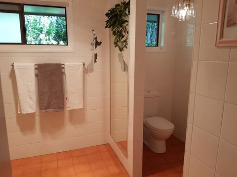 Manitzky Magic -B&B Home With Heart - Winery Find 6