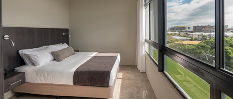 Sunshine Tower Hotel - Winery Find 19