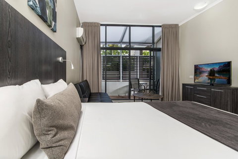 Sunshine Tower Hotel - Winery Find 18