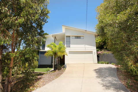 224 Centenary Heights Road Coolum Beach, 500 Dollar Bond, Linen Included - Winery Find 0
