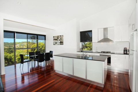 224 Centenary Heights Road Coolum Beach, 500 Dollar Bond, Linen Included - Winery Find 2