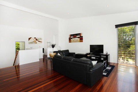224 Centenary Heights Road Coolum Beach, 500 Dollar Bond, Linen Included - Winery Find 4