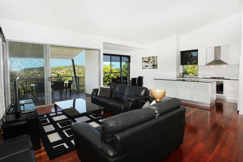 224 Centenary Heights Road Coolum Beach, 500 Dollar Bond, Linen Included - Winery Find 3
