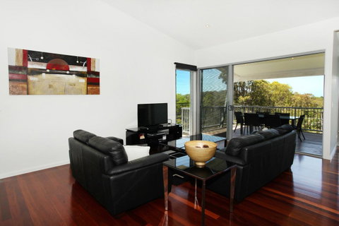 224 Centenary Heights Road Coolum Beach, 500 Dollar Bond, Linen Included - Winery Find 5