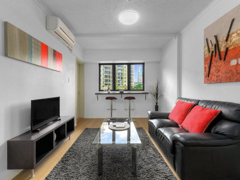 Central Brunswick Apartment Hotel - Winery Find 13