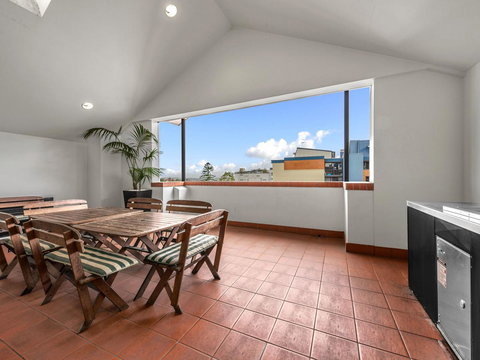 Central Brunswick Apartment Hotel - Winery Find 12