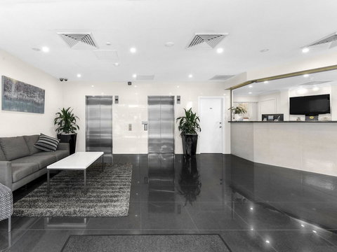 Central Brunswick Apartment Hotel - Winery Find 25