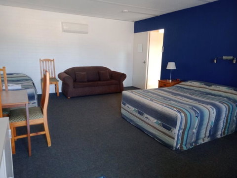 Wedderburn Goldseeker Motel - Winery Find 3