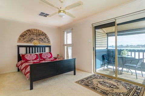 West Lakes Townhouse - Winery Find 0