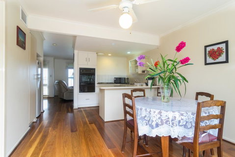 West Lakes Townhouse - Winery Find 2