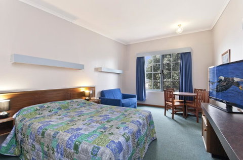 William Dutton Motel - Winery Find 3