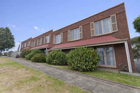William Dutton Motel - Winery Find 1