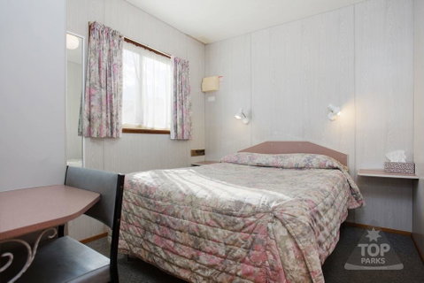 Wimmera Lakes Caravan Resort - Winery Find 2