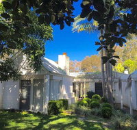 Wisteria Cottage on the Lagoon/Beach - Winery Find