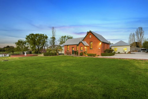 Woodend Old School House - Winery Find 0