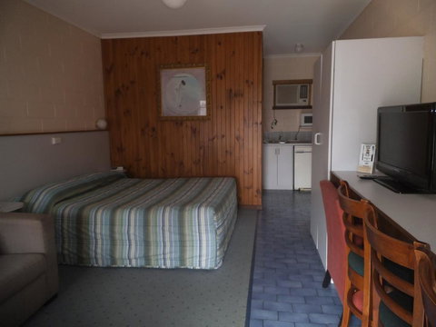 Yarragon Motel - Winery Find 3
