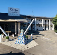 Zorba Waterfront Motel - Winery Find