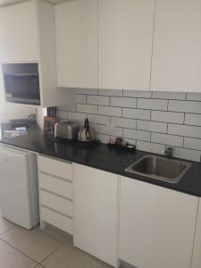 Direct Hotels - North Shore Kawana - Winery Find 4