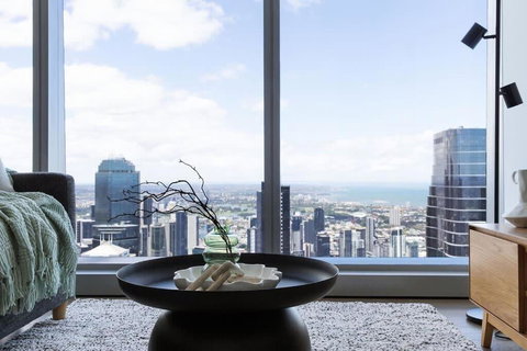 A 2BR Apt With Amazing City Views, FREE Parking - Winery Find 4