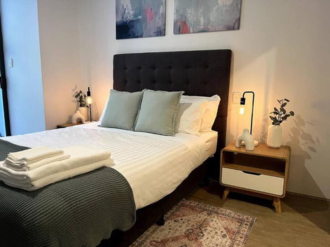 A City Oasis - Full Apartment With Balcony - Winery Find 4